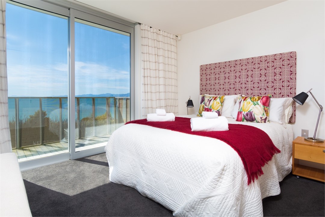 Bedroom 2 with Queen bed