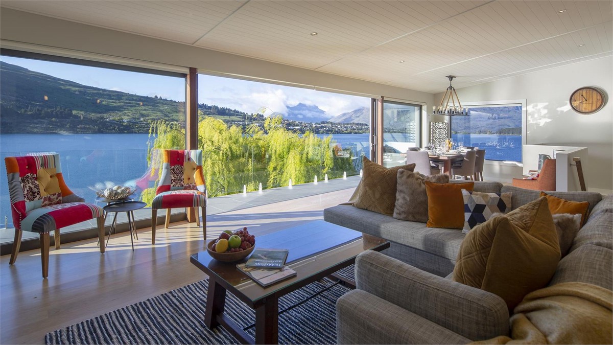 Kohanga Luxury Lakeside Villa Queenstown Villa for rent Holiday Houses