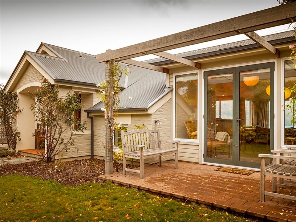 Queenstown Peaks (Bachcare) Queenstown Bach for rent Holiday Houses