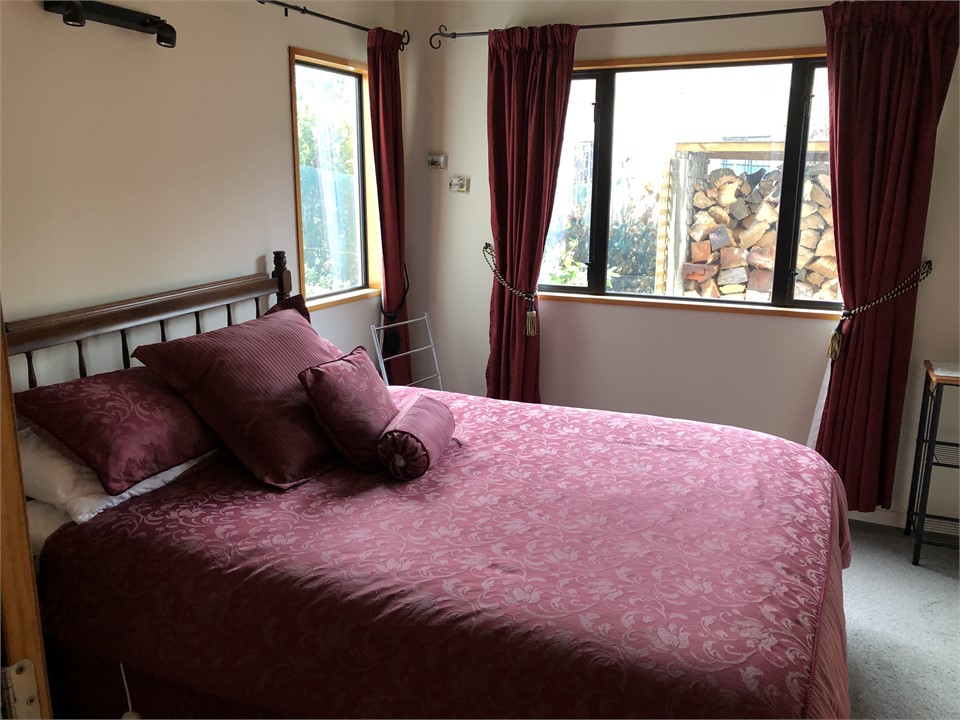 Another queen bedroom