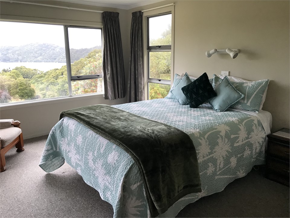 Main Queen bedroom, ensuite