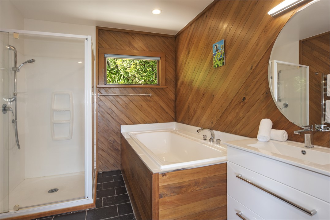 Master Ensuite Bathroom with Bath