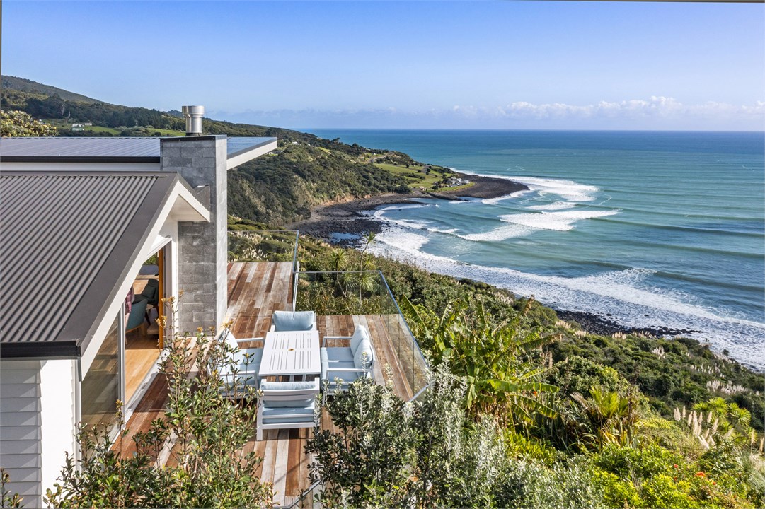 EARLES LOOKOUT POINT Raglan Beach House for rent Holiday Houses