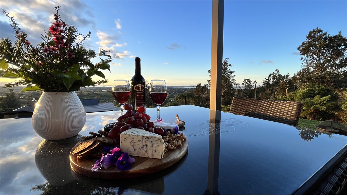 The Lookout Tauranga Chalet for rent Holiday Houses