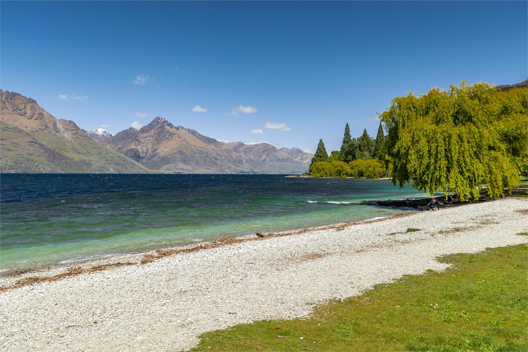 Lakefront Gem | Absolute Waterfront Aura Queenstow