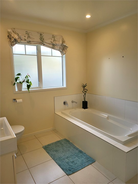 Main bedroom ensuite