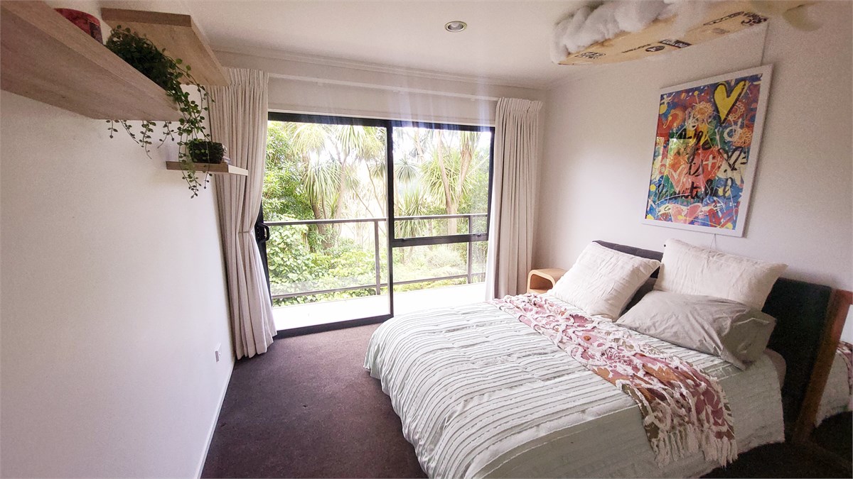 Double bedroom with ranch slider