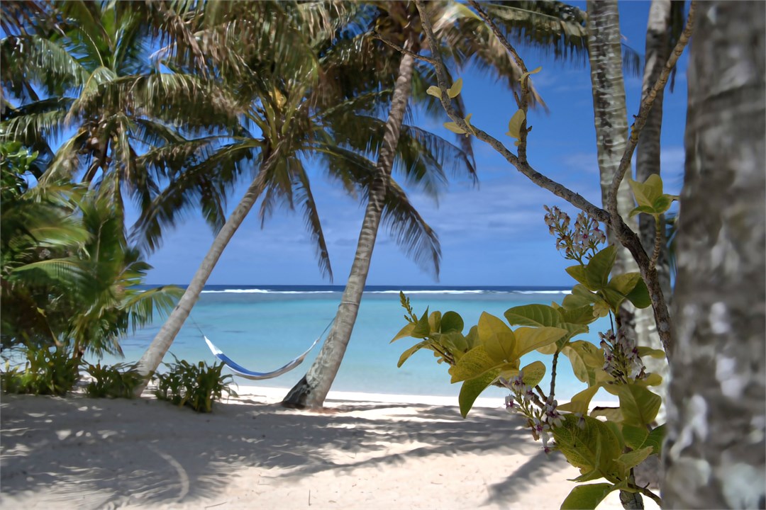 Located right on Titikaveka Beach