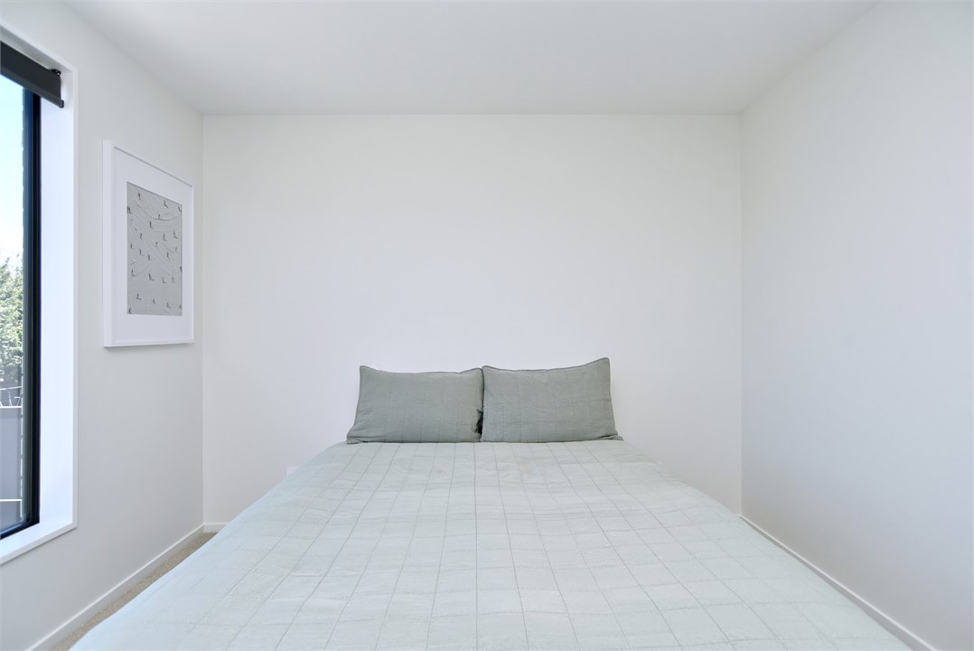 Bedroom 1 has a Queen bed