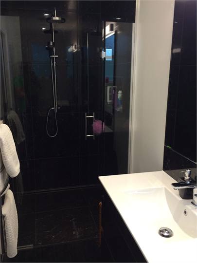 Main bedroom ensuite