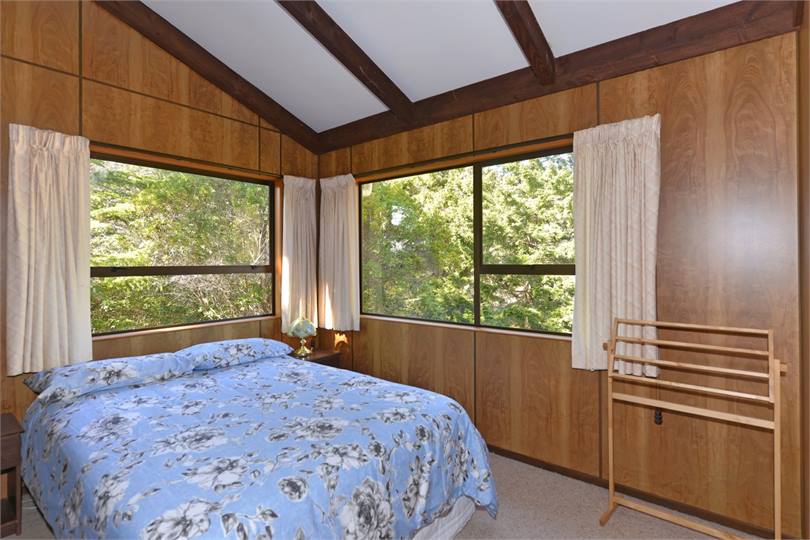 Bedroom 3 (Upstairs): Queen bed.