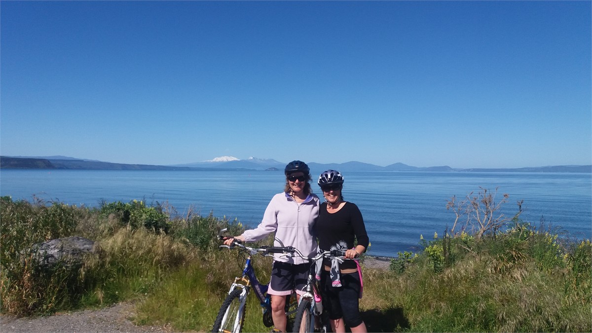Bike and walking track along Lake Taupo