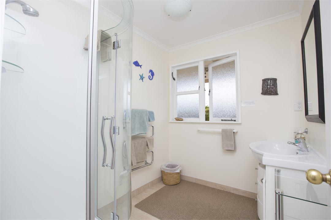 Bathroom with shower Heritage