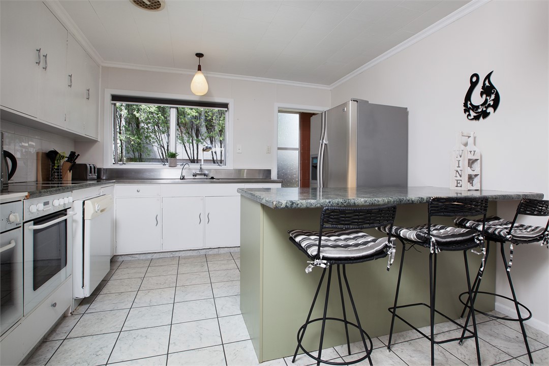 kitchen area (2 ovens)