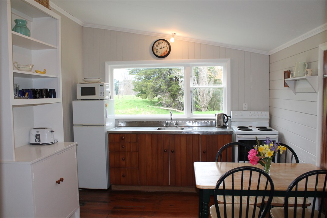 Cottage - kitchen
