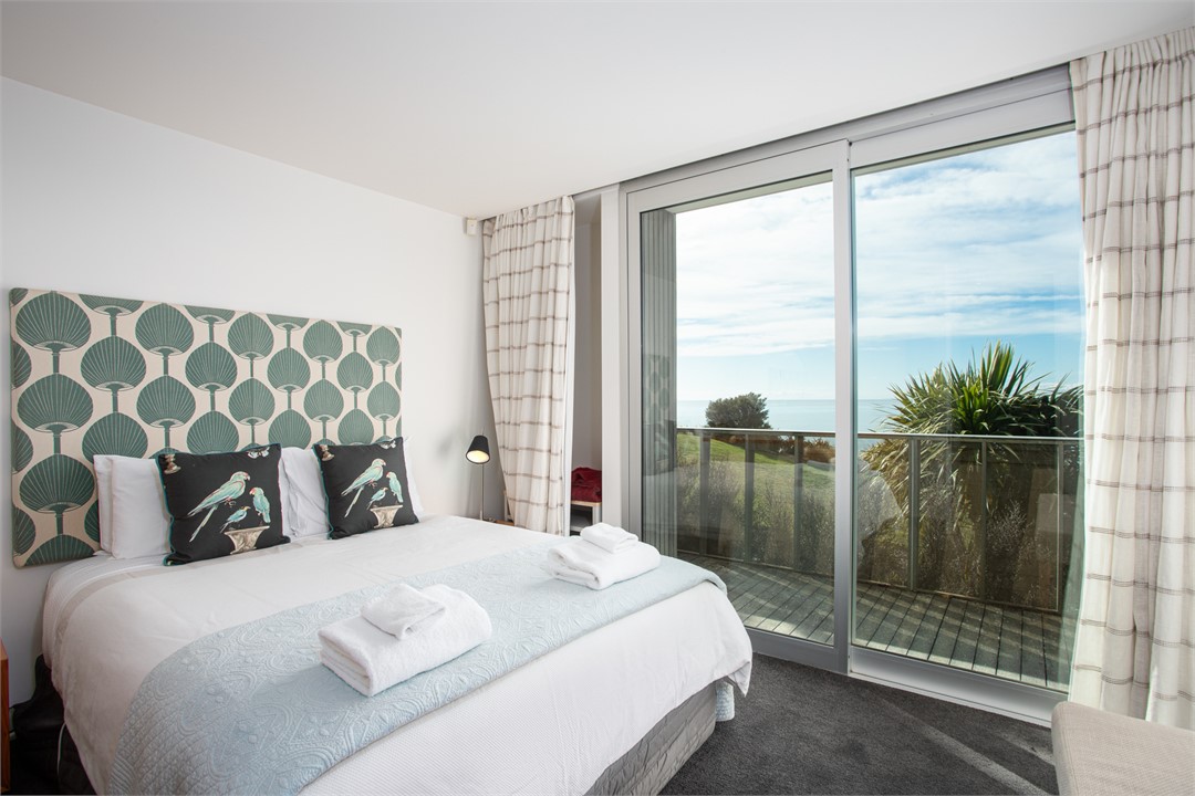 Bedroom 3 with Queen bed