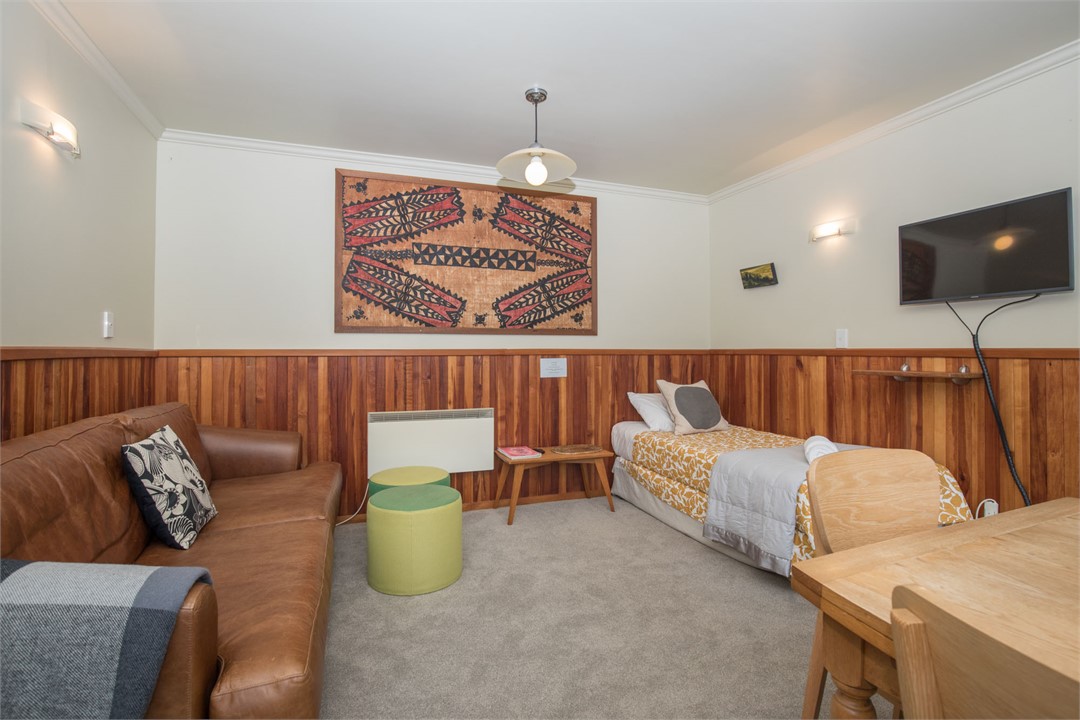 lounge with single bed