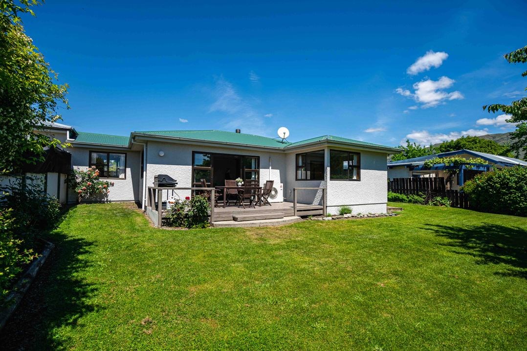 Downtown Delight (Bachcare) Wanaka Holiday Home for rent Holiday Houses