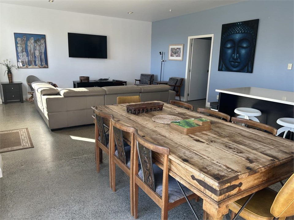 Dining for eight plus 4 x bar stools