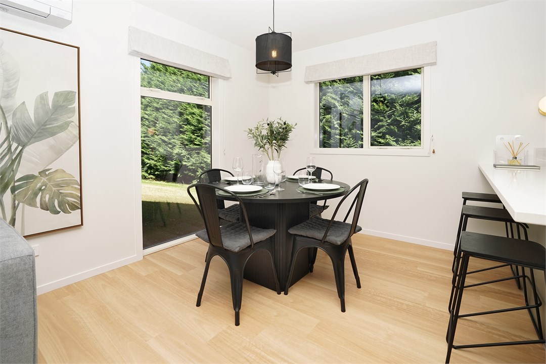 Dining table that seats 4 people