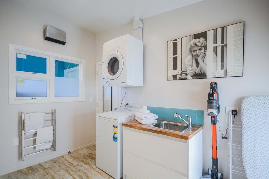 Laundry area in the main bathroom