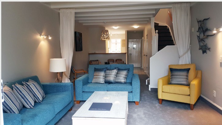 Lounge area - with fold-out couch