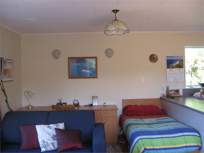 Moores Valley Homestay Wainuiomata Homestay for rent Holiday Houses