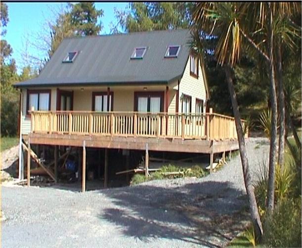 Bert's Place, 4 bedrooms, 2 bathrooms, all day sun