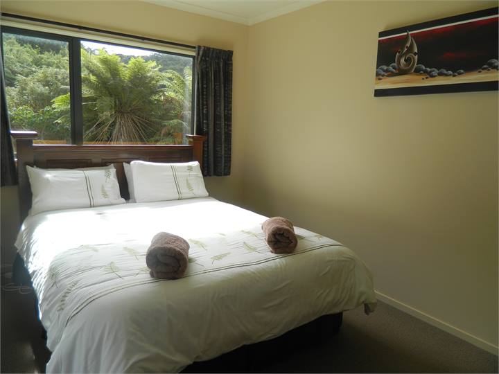 2nd bedroom.1 queen, 1 single