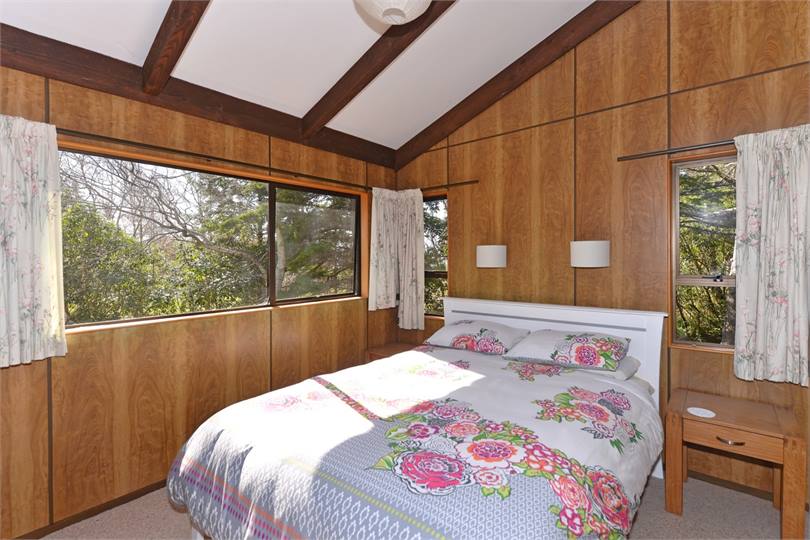 Bedroom 4 (Upstairs): Queen bed.