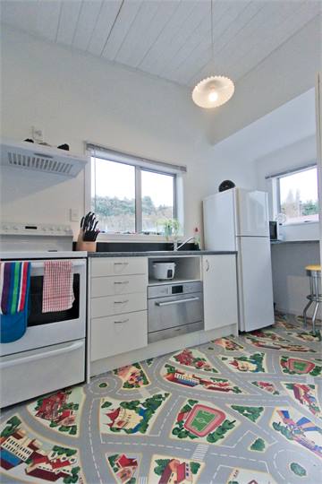Kitchen sitting area overlooks famous Baldwin St