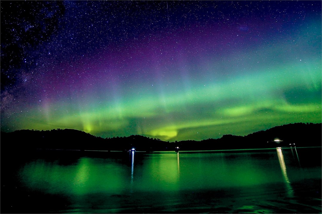 Aurora Australis from the beach.