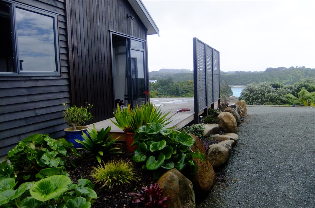 LARGE DECK ON TWO SIDES OF BACH