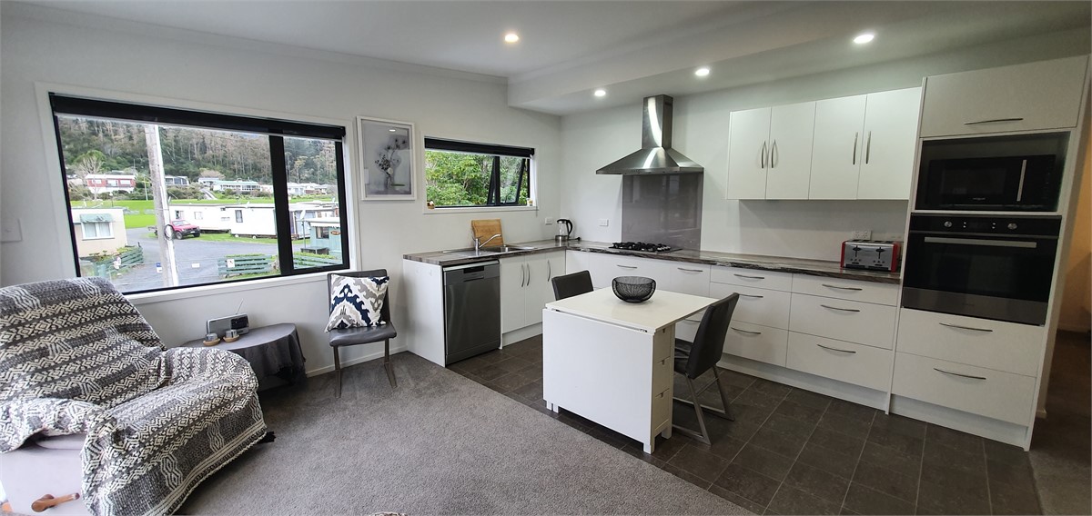 Apartment Kitchen (dishwasher, gas hob, electric o