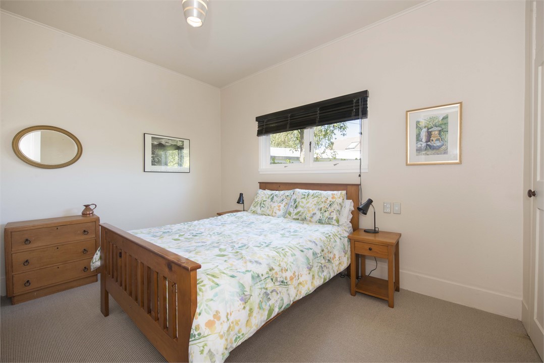 Bedroom 2 with Queen bed