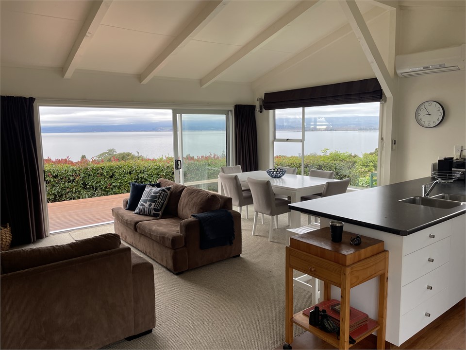 Open plan dining, kitchen & lounge