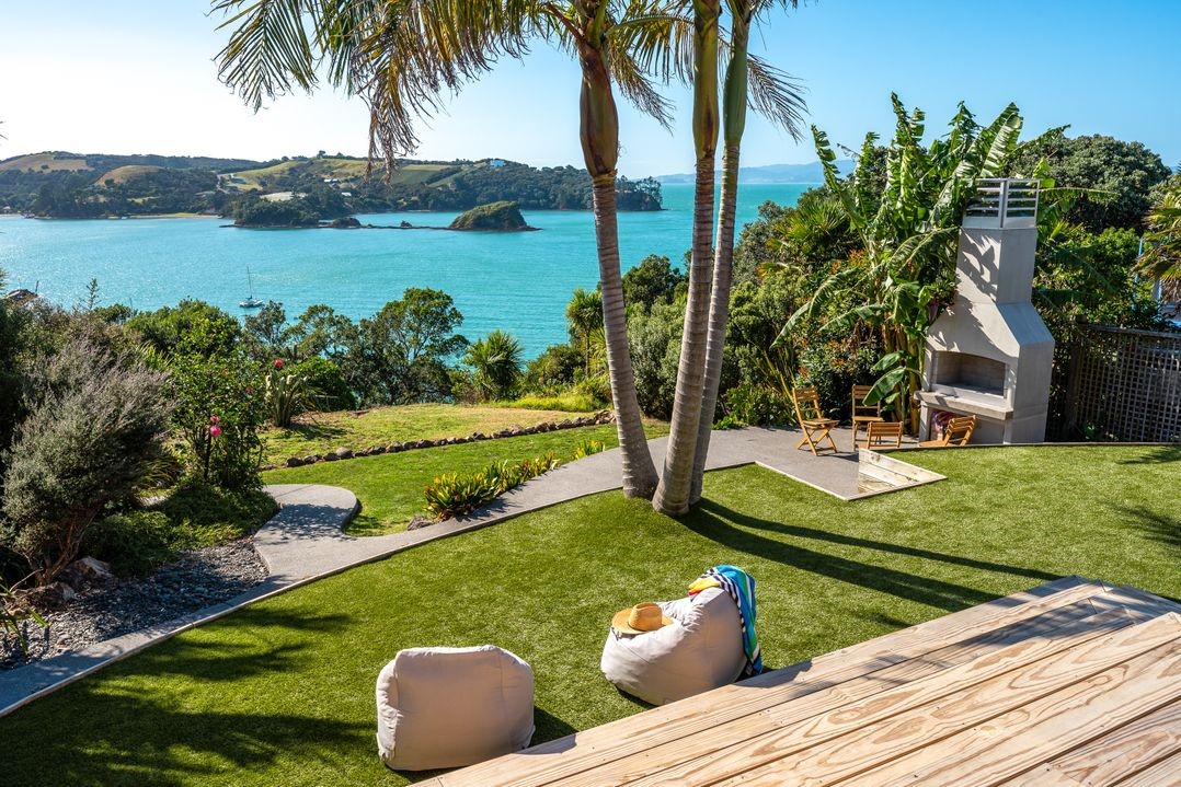 Sol Spa Oasis (Bachcare) Waiheke Island Bach for rent Holiday Houses