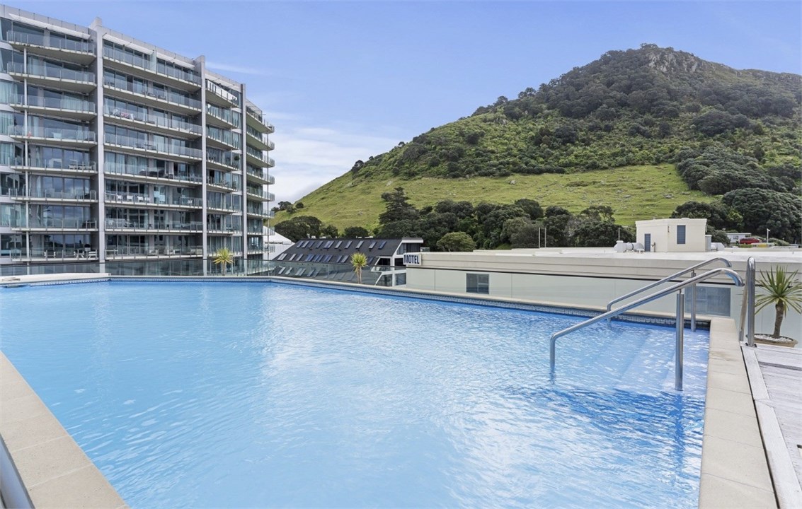 Roof-top pool with best view of Mauao