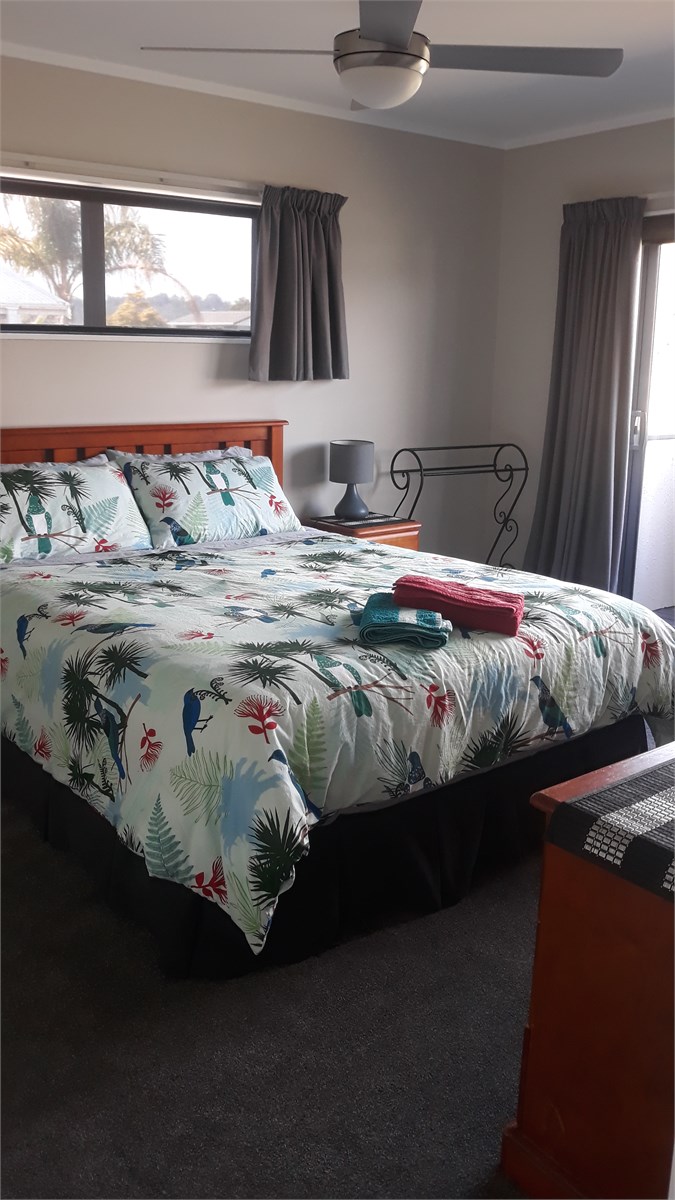 Second Queen Bedroom with ceiling fan