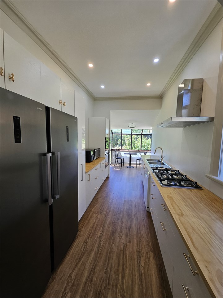 Kitchen fridge & feeezer