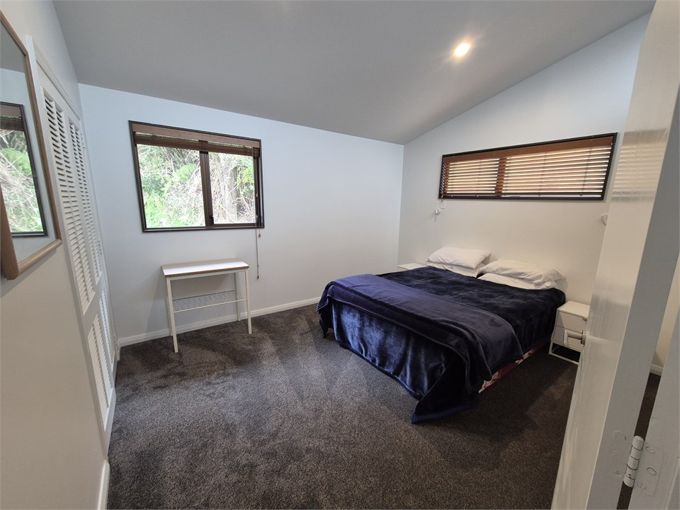 Upstairs Bedroom 2 , queen