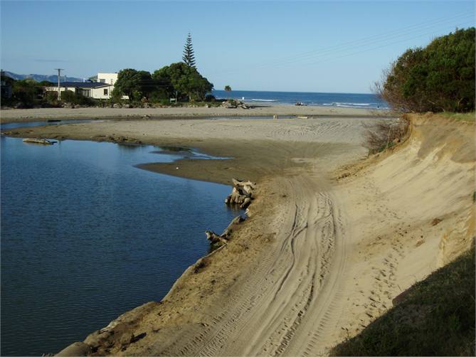 Puhokio stream and kid's fishing pool 100m away