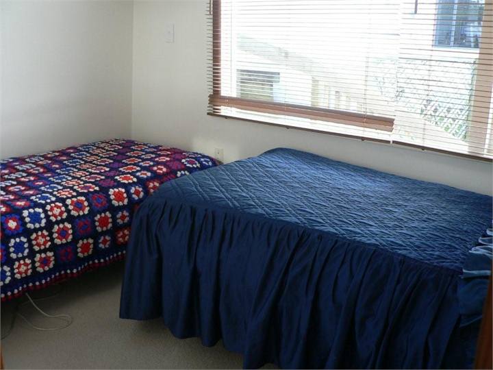 Bedroom #3 with 2 single beds