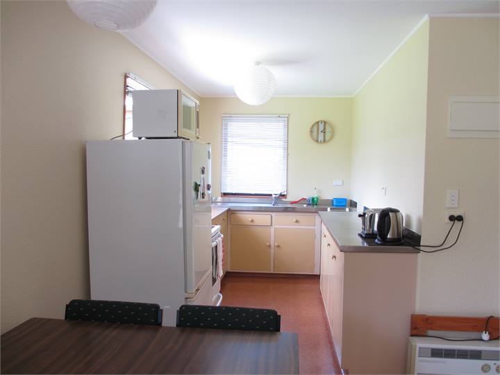 Kitchen & dining table