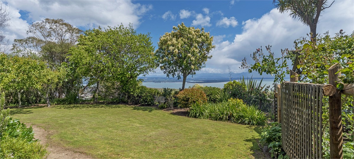 Separate garden in front of bedroom 2