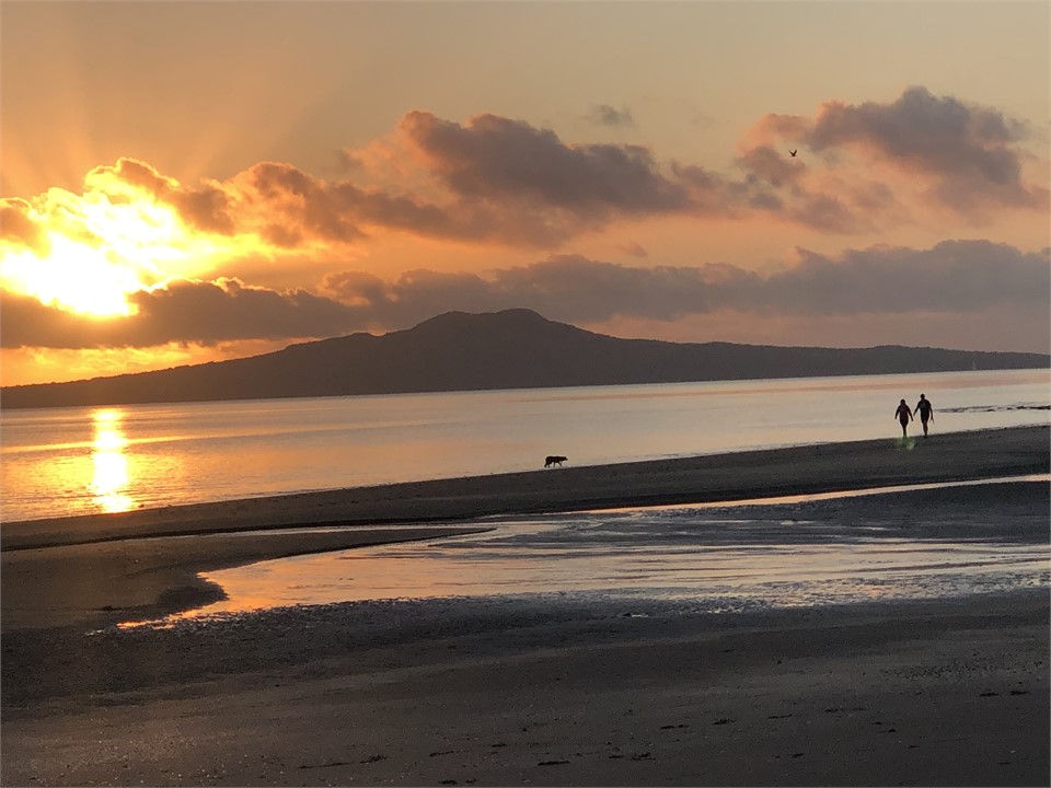 Sunrise from Mairangi Bay beach - 3 min walk
