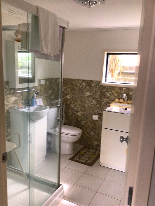 Bathroom 2, shower, toilet and basin