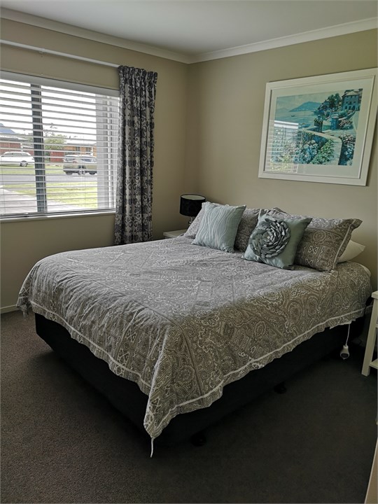 Downstairs Queen bedroom 1