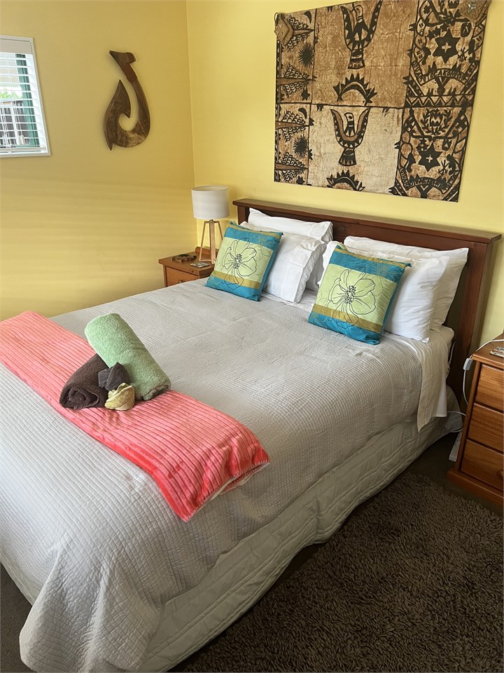 Spacious room with a Queen Bed.