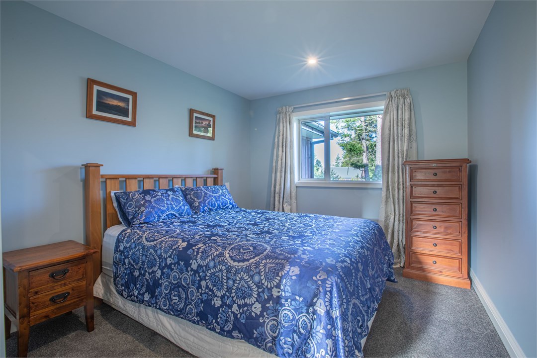 Bedroom 1, queen bed with chiropractic mattress